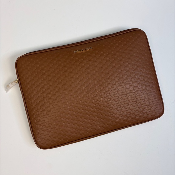 Michael Kors Quilted Camel Laptop Holder NWOT - Picture 2 of 5